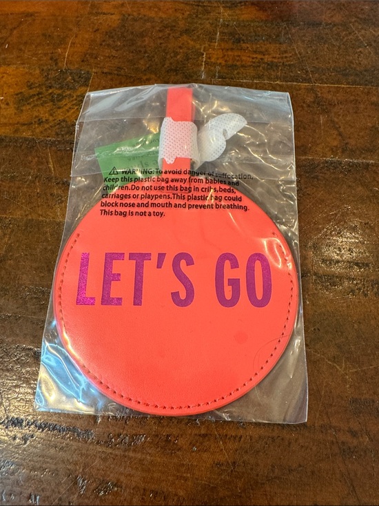 kate spade Handbags - kate spade Pink Round "LET'S GO" Luggage Tag